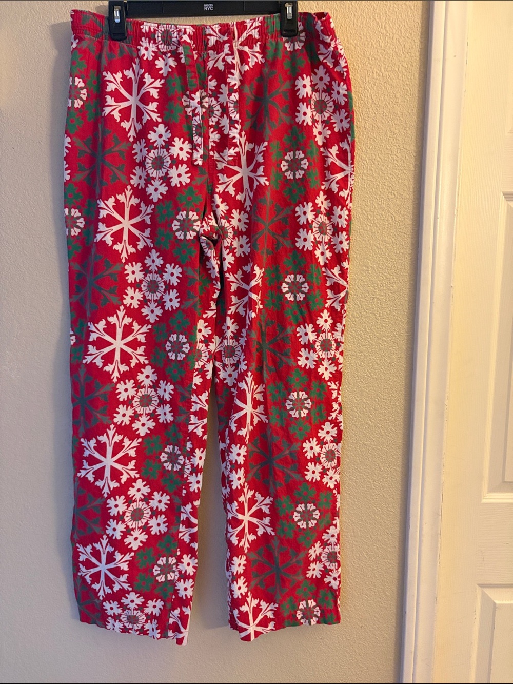 Old Navy Red Snowflake Print Pajama Pants M